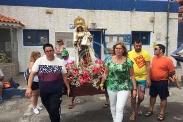 Procesión terrestre-marítimo de la Virgen del Carmen por la bahía de Melenara (Foto TA)